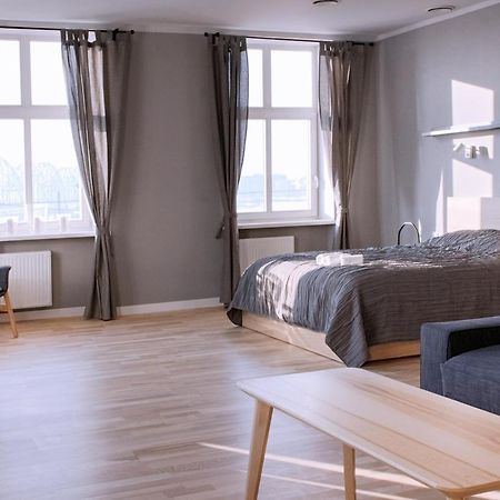 Modern Apartment In Old Riga With A River View Ngoại thất bức ảnh