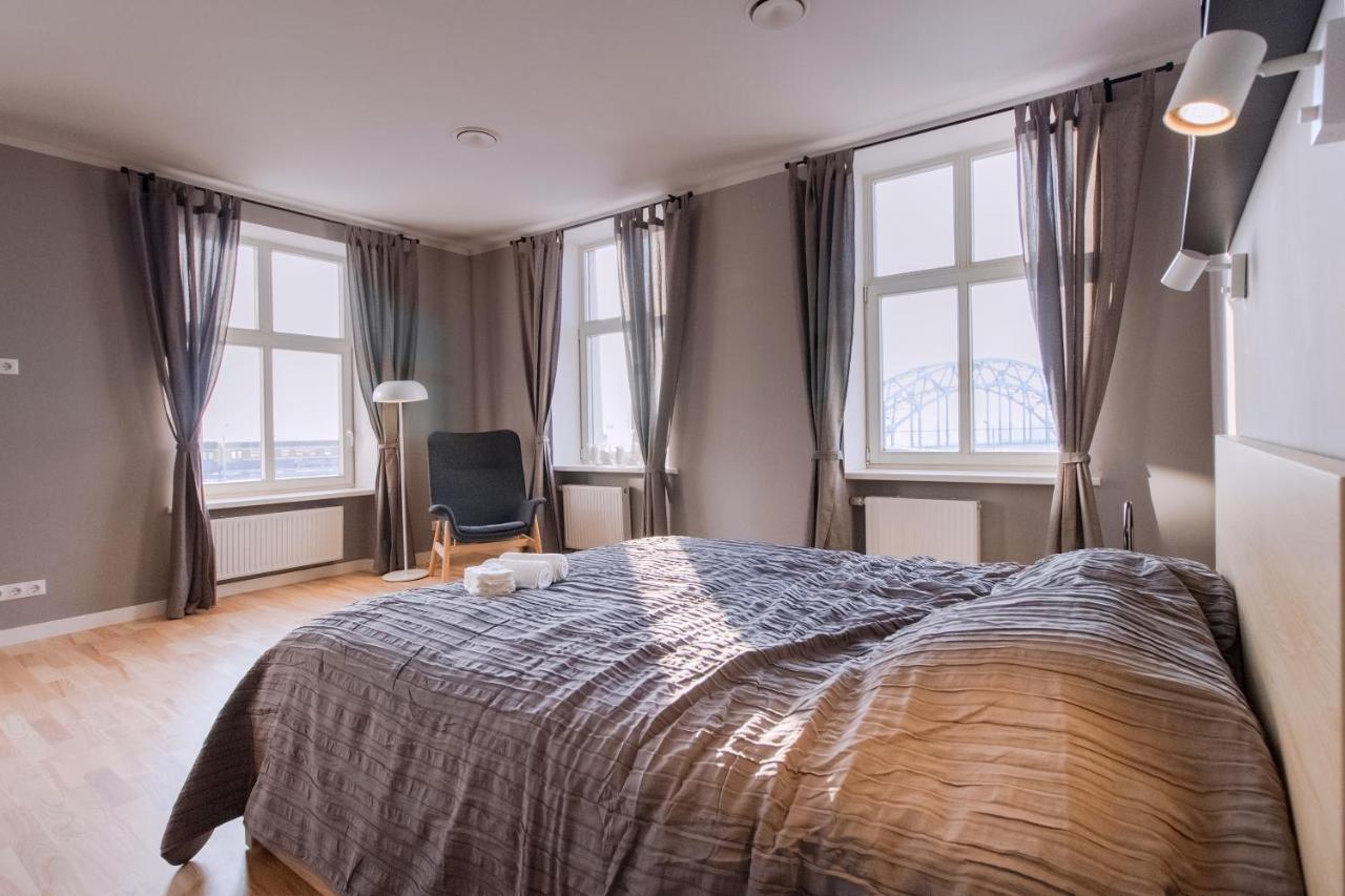 Modern Apartment In Old Riga With A River View Ngoại thất bức ảnh