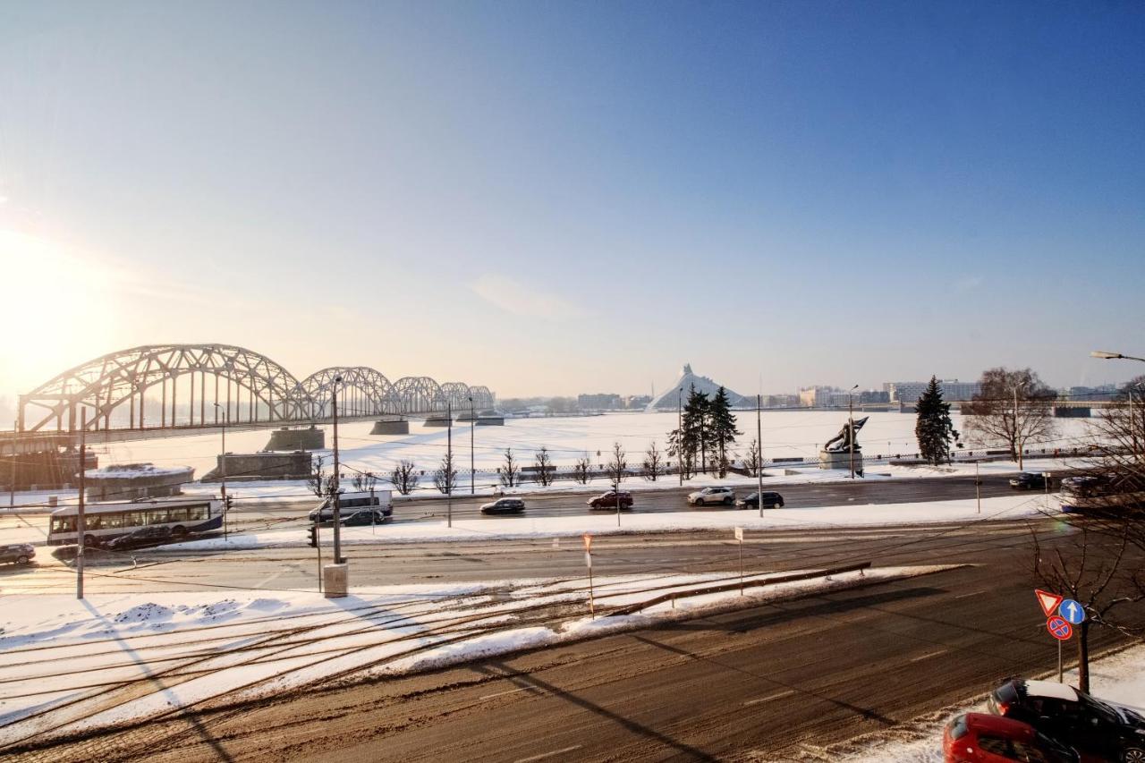 Modern Apartment In Old Riga With A River View Ngoại thất bức ảnh