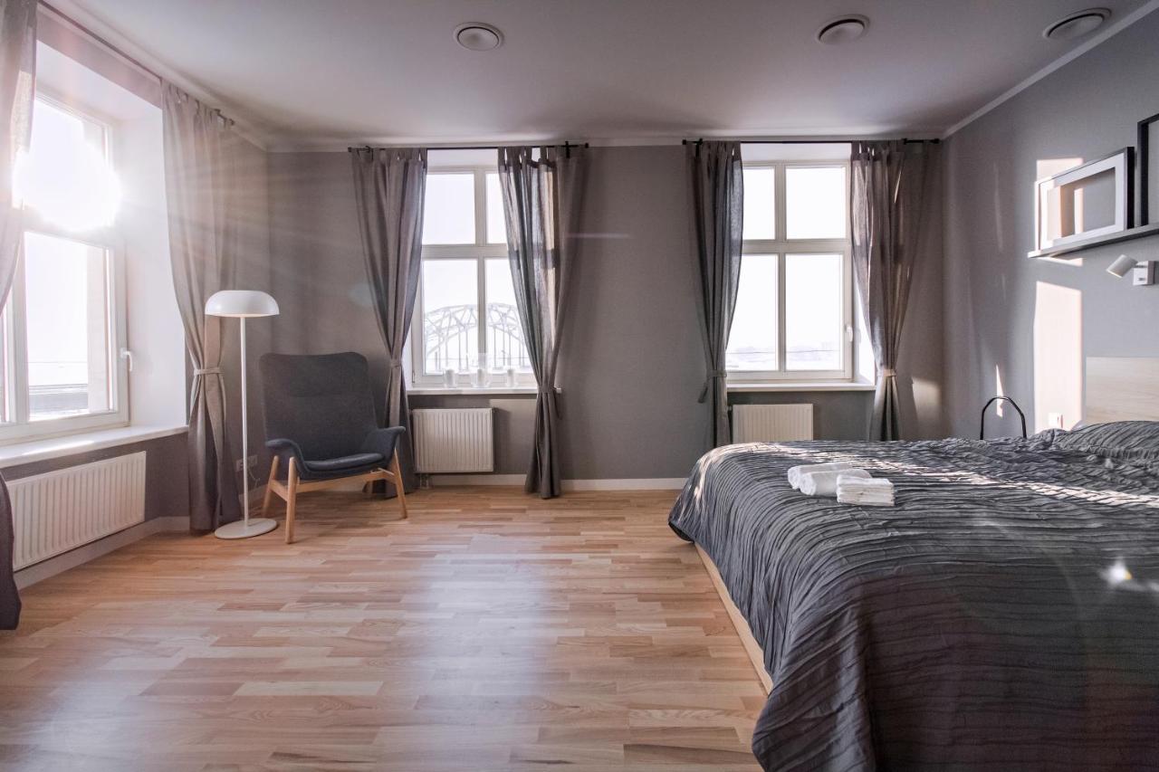 Modern Apartment In Old Riga With A River View Ngoại thất bức ảnh